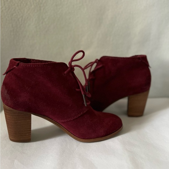 TOMS Size 7 Burgundy Suede Lace Up Booties - Picture 10 of 16